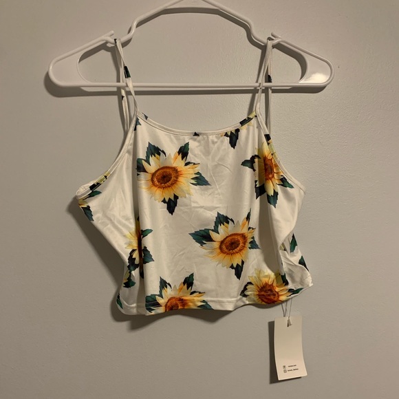 ROMWE Tops - Pick 4/$35 Crop tops